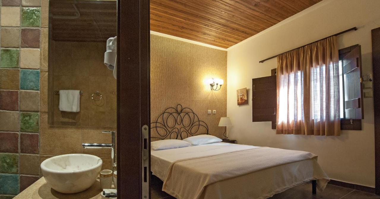 Polys Guest House Katachás Buitenkant foto